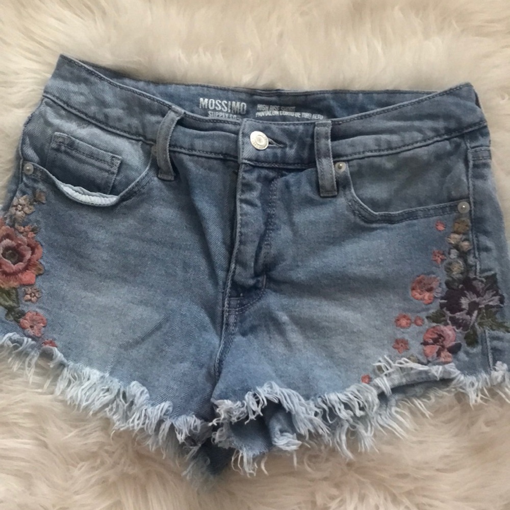mossimo high rise shorts with flower detailing